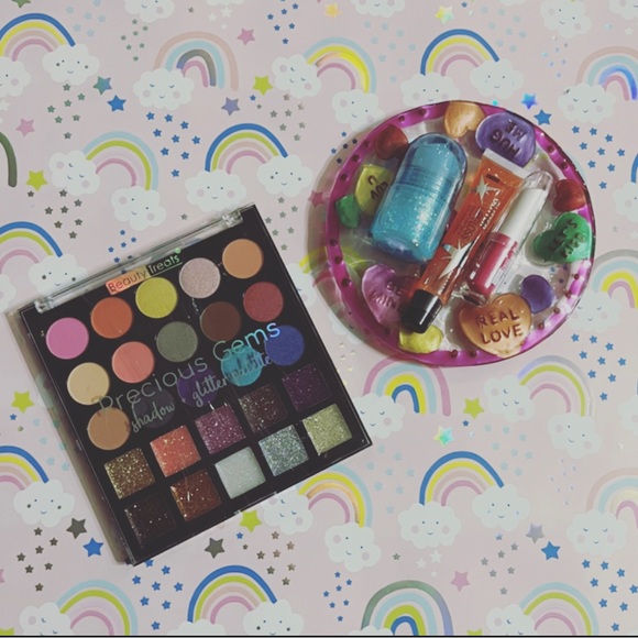 Girls shadow palette gift or party favor with bonus. - Picture 2 of 2